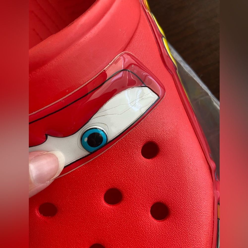 New Crocs X Disney Pixar Cars Lightning McQueen Classic Clogs Size 11 M FLAW - Picture 4 of 15